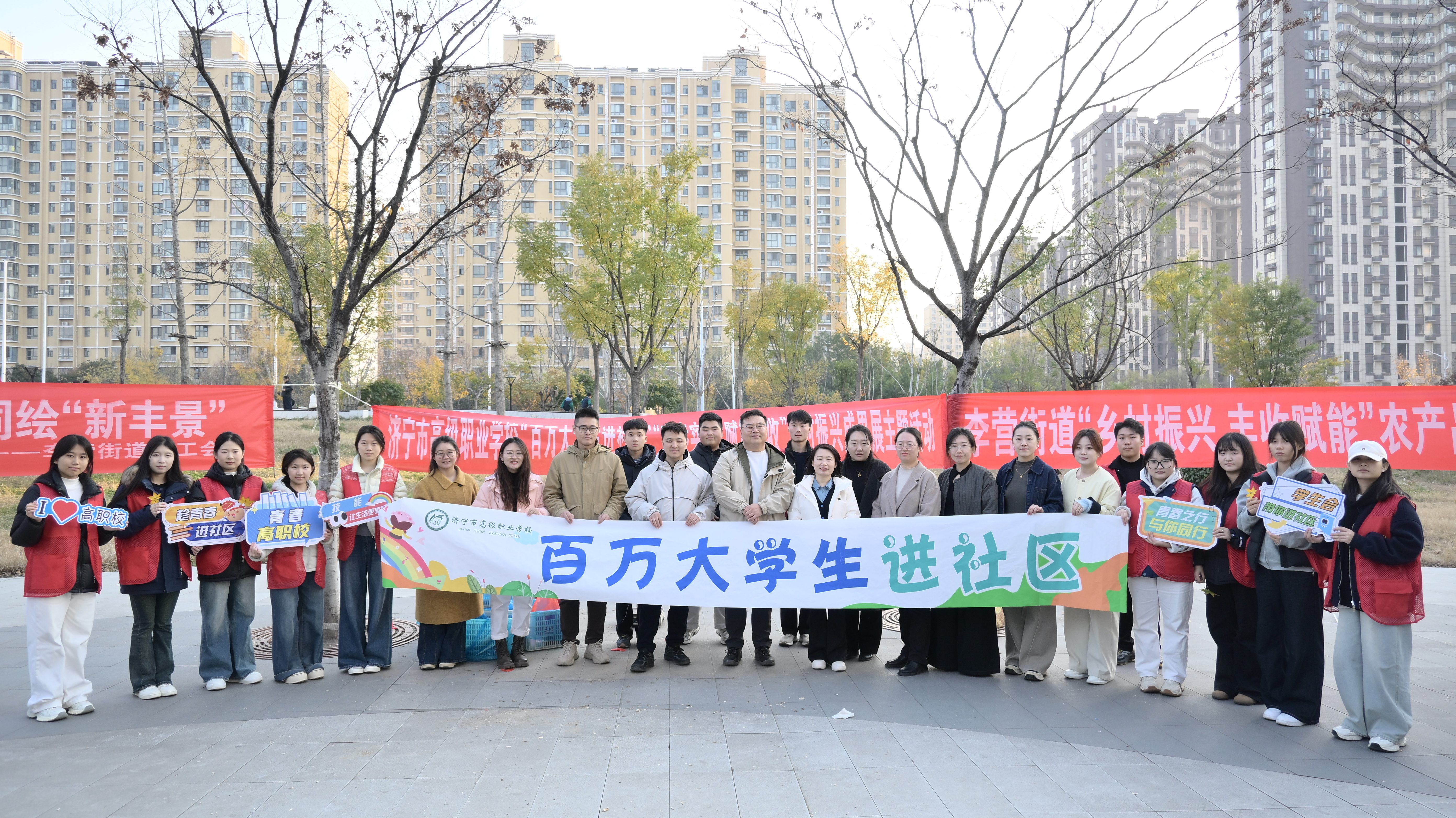 1764034402028025861.jpg 合影2.jpg